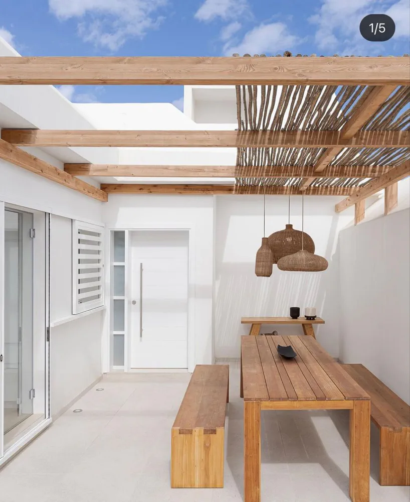 Urban Oasis: Outdoor Dining Redefined