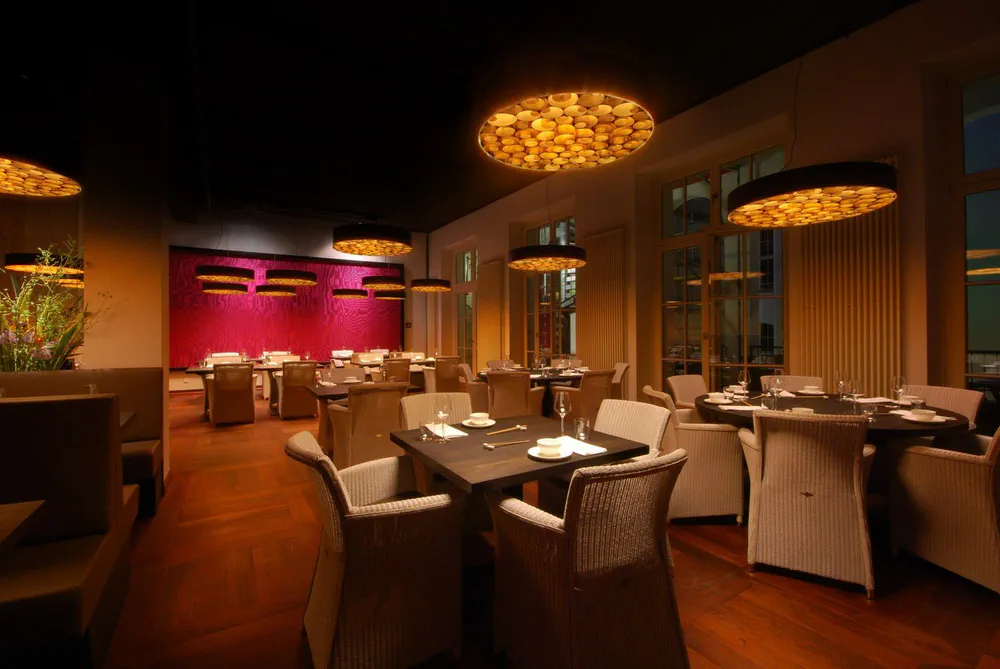 Modern Restaurant Design: Sophisticated Dining Experience