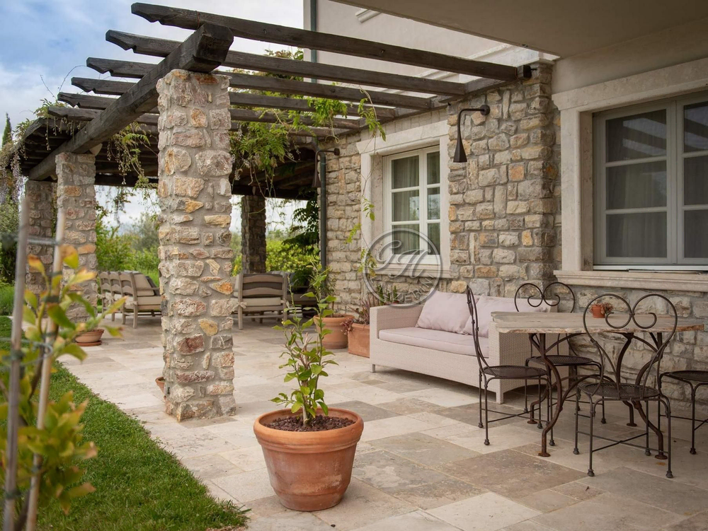 Modern Outdoor Patio Design