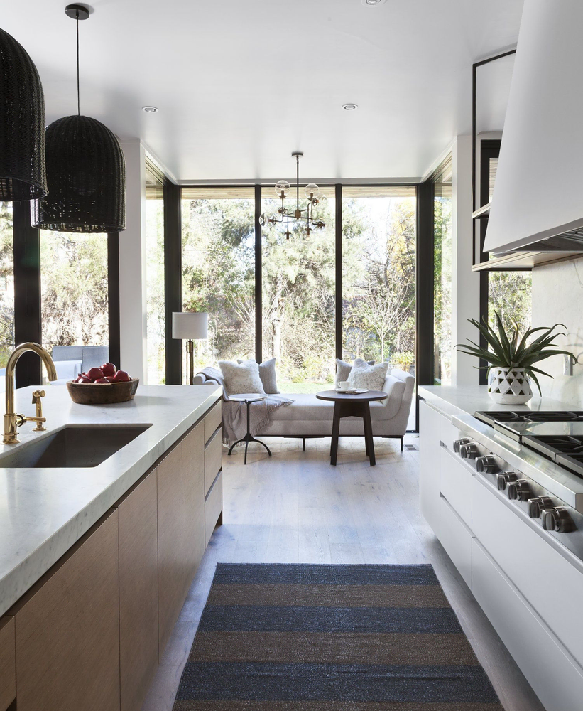 Sophisticated Modern Retreat Kitchen Design