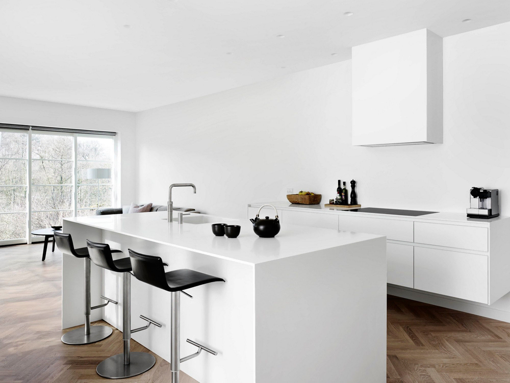 Modern Minimalist Kitchen: Sustainable, Energy-Efficient Home Design