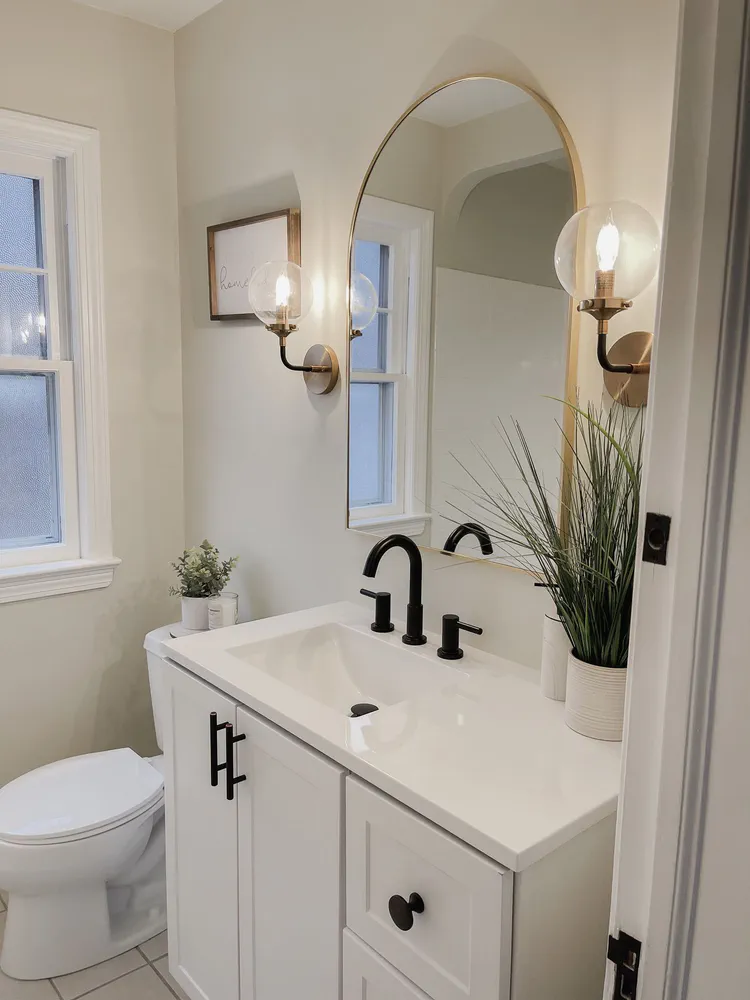 Modern Bathroom Design with Geometric Elements