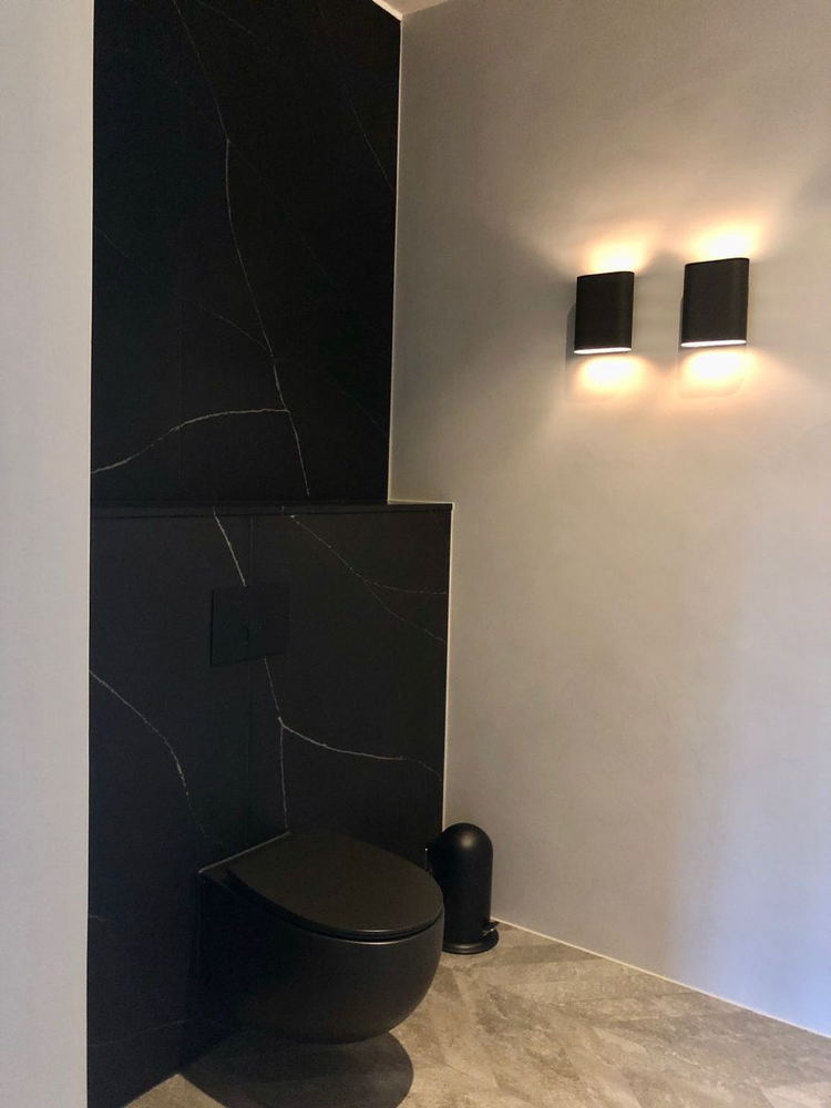 Modern Bathroom Design: Balancing High-Tech Features with Warm Atmosphere