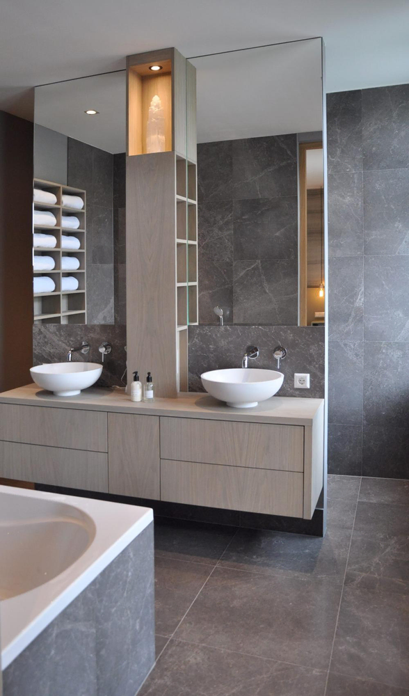 Luxurious Minimalism: Modern Bathroom Retreat