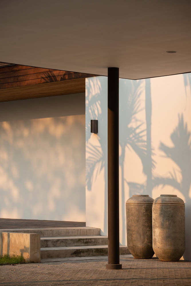 Modern Minimalist Balcony Design