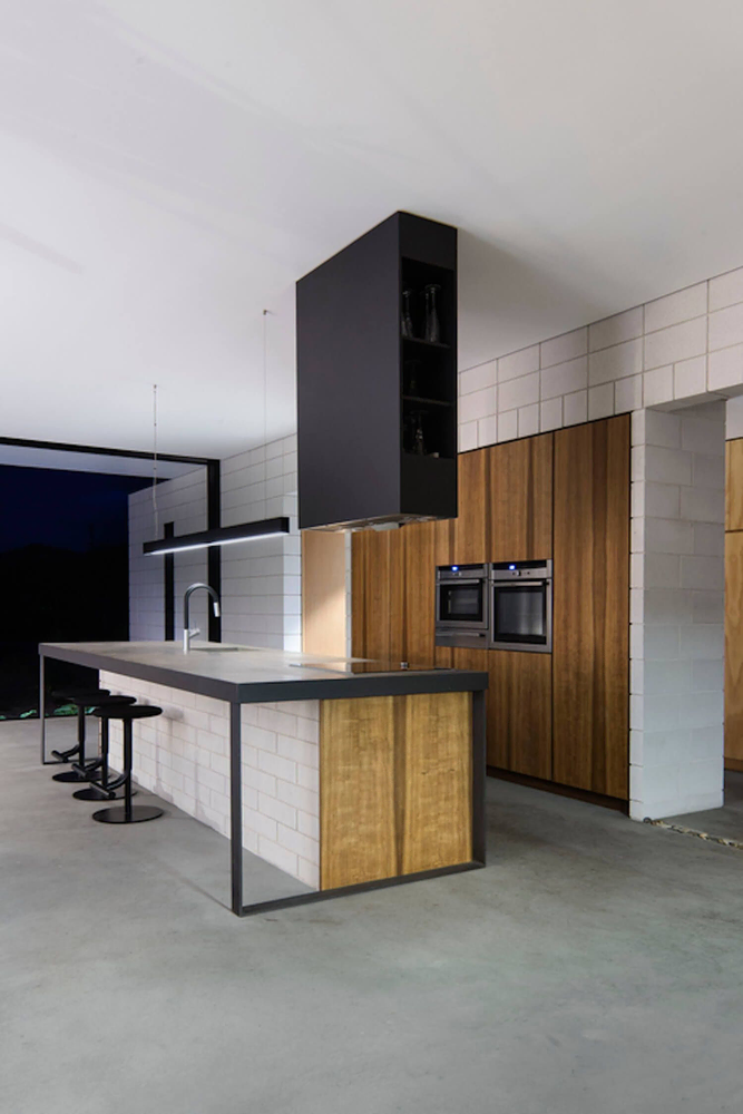 Modern Rustic Fusion: Sustainable Pet-Friendly Interior Design