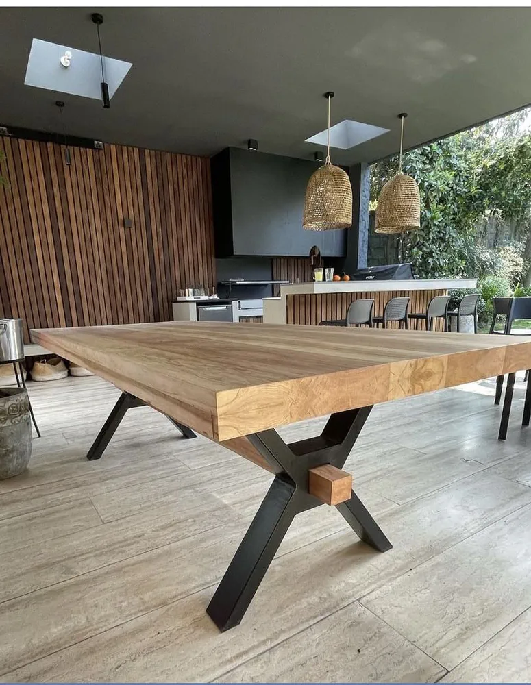Modern Mediterranean Dining Retreat