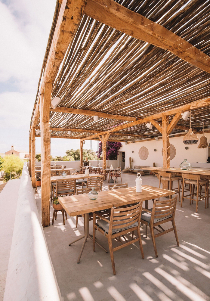 Urban Oasis: Outdoor Dining Redefined