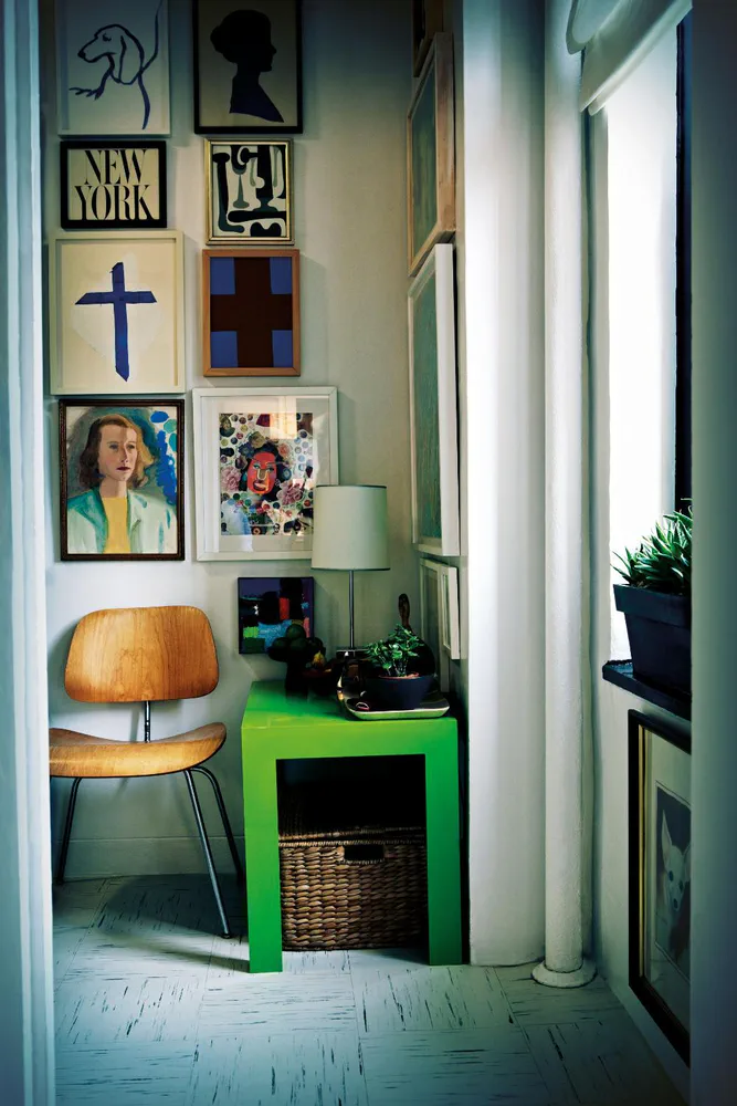 Modern Bauhaus Living Room Design for a Local Celebrity