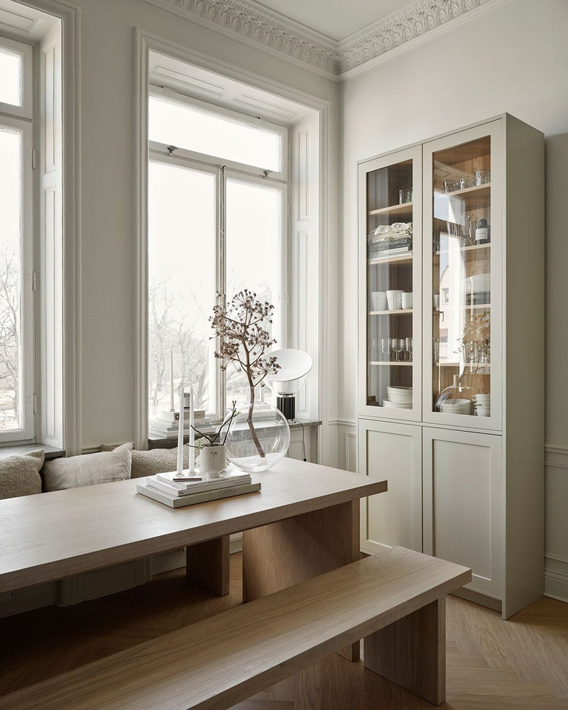 Modern Penthouse: Minimalist Scandinavian Design for Entertaining Clients