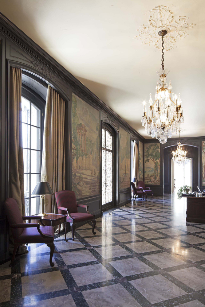 Elegant Classic Ballroom Design