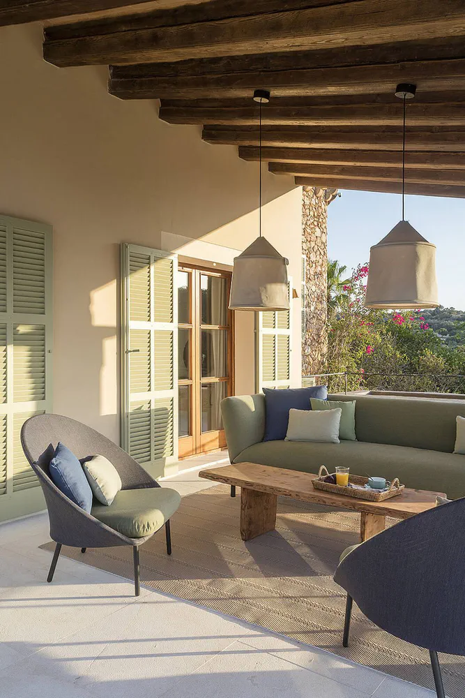 Biophilic Outdoor Oasis: A Rattan Retreat for Aging in Place