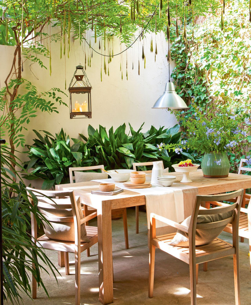 Nordic Noir Outdoor Dining Retreat