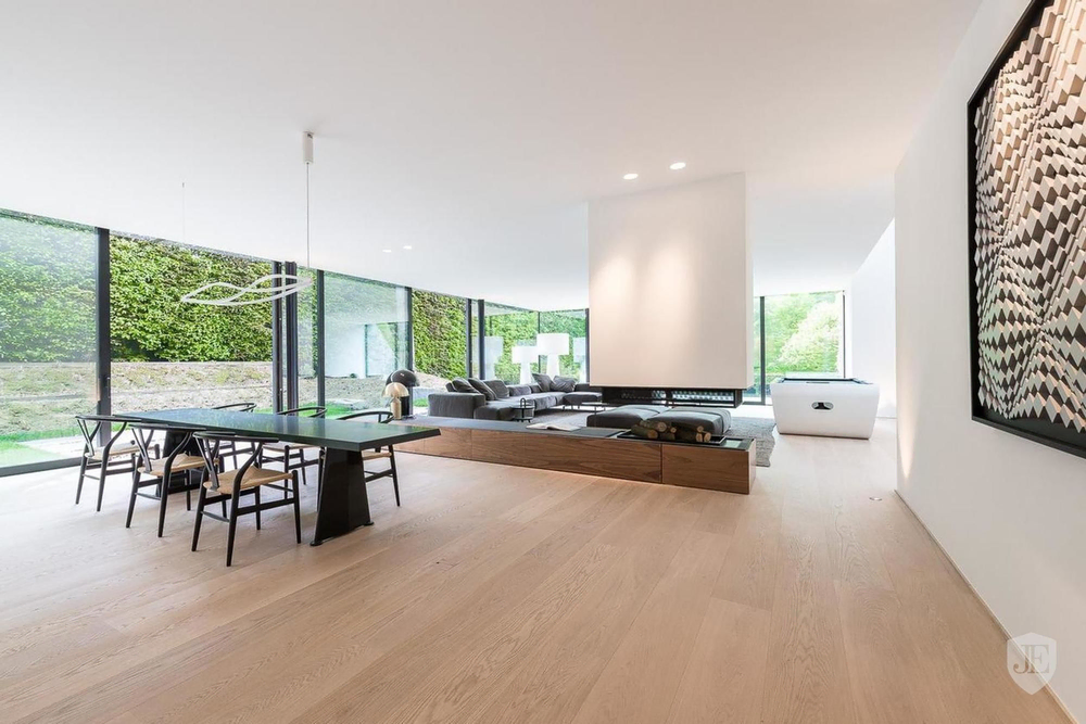 Modern Minimalist Dining Room Design
