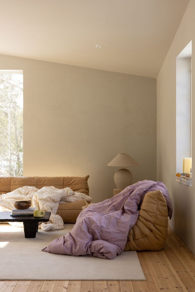 Serene Minimalist Bedroom Retreat