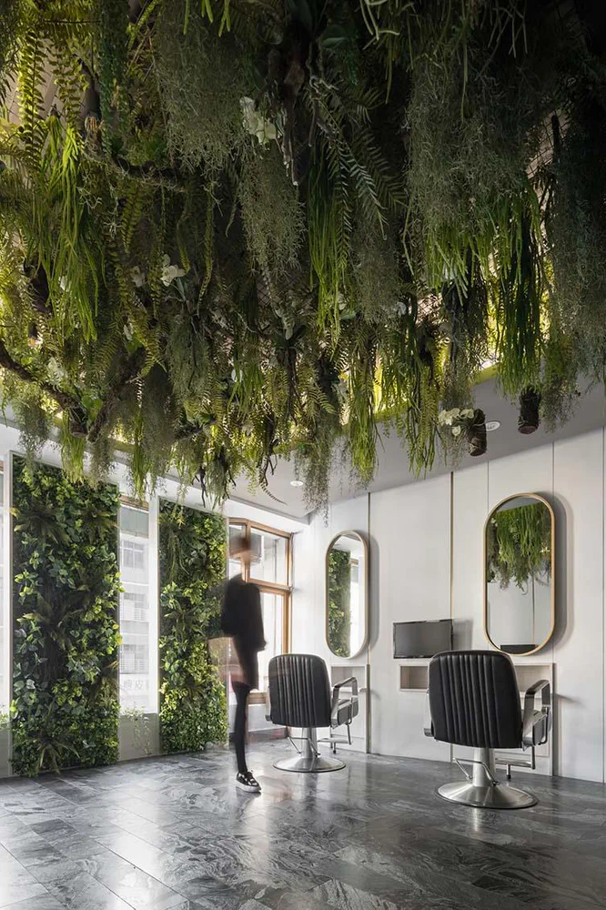 Modern Tropical Living Room Design for a British Colonial Chateau