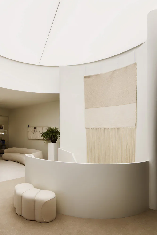 Elegant Minimalist Living Room Design