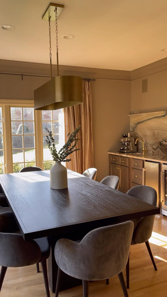 Modern Dining Room Design: Integrating Indoor and Outdoor Living Spaces