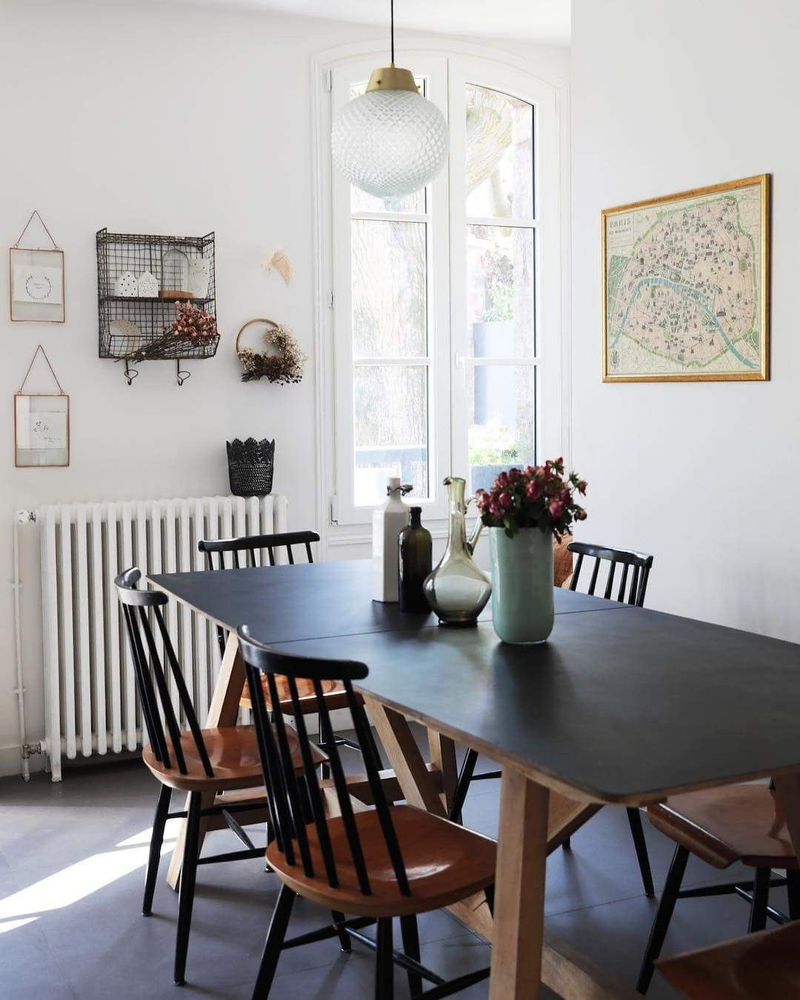 Stylish Dining for City and Sea Views