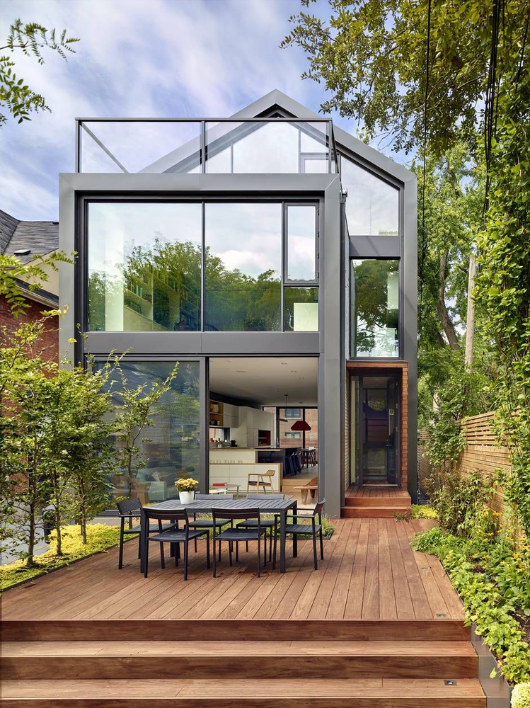 Modern Living Room: Child-Friendly, Sophisticated, and Functional