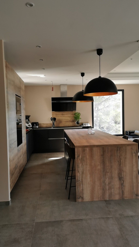 Chic Modern Tropical Kitchen