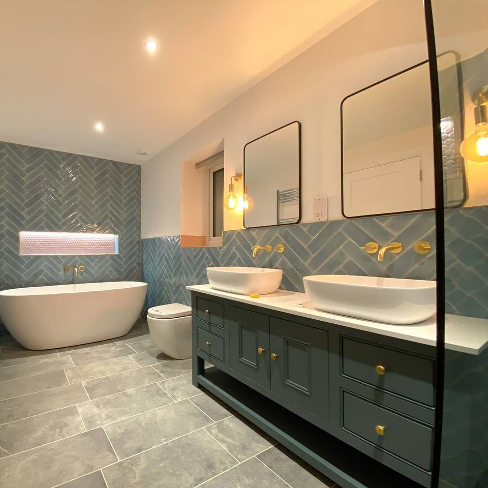 Tropical Modernism: A Luxurious Bathroom Retreat