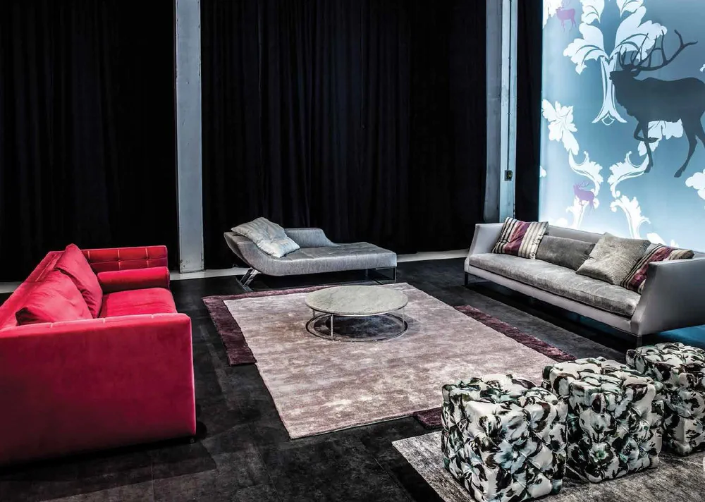 Modern Tropical Living Room Design for Year-Round Living