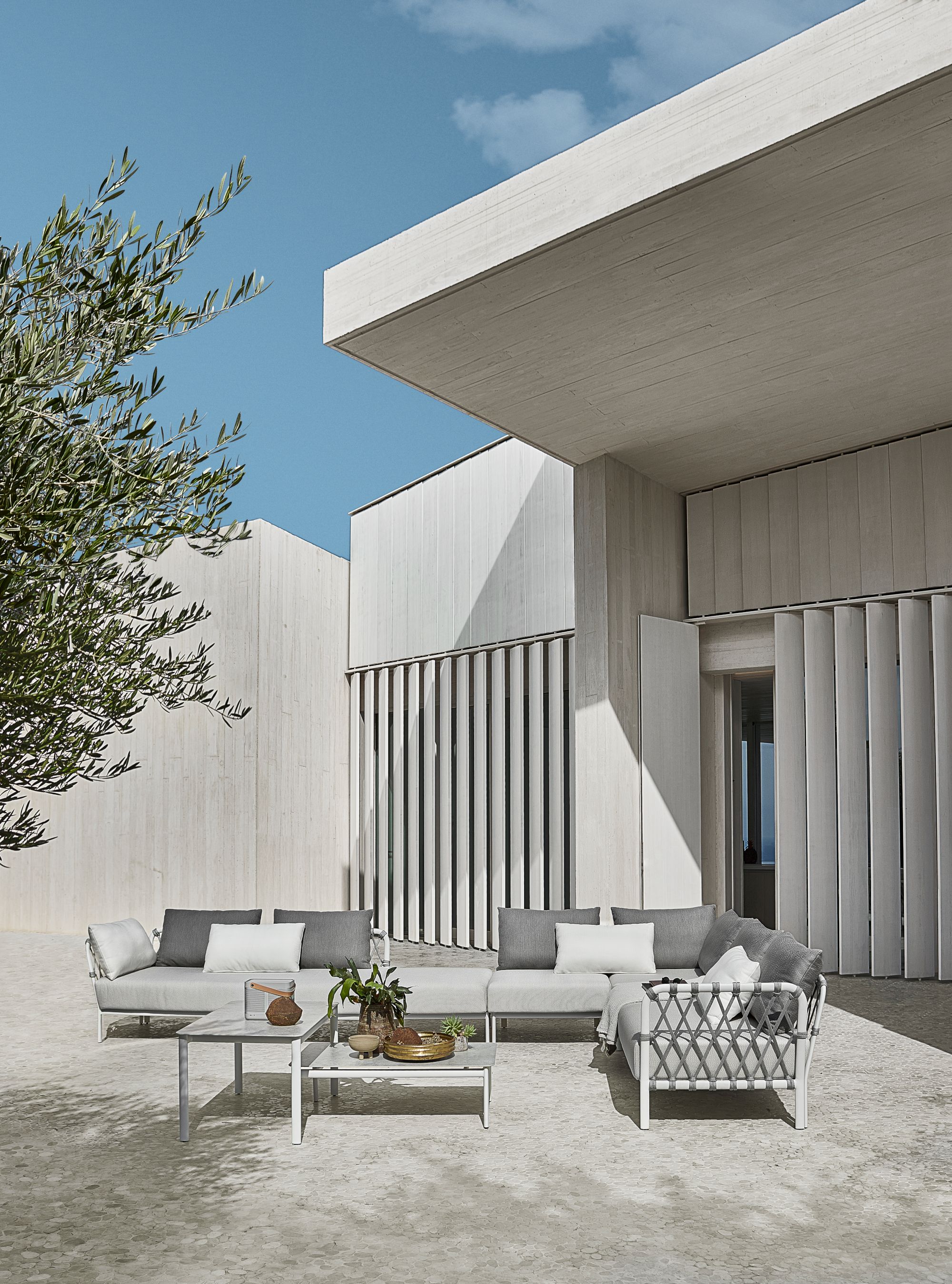 Modern Minimalist Outdoor Living